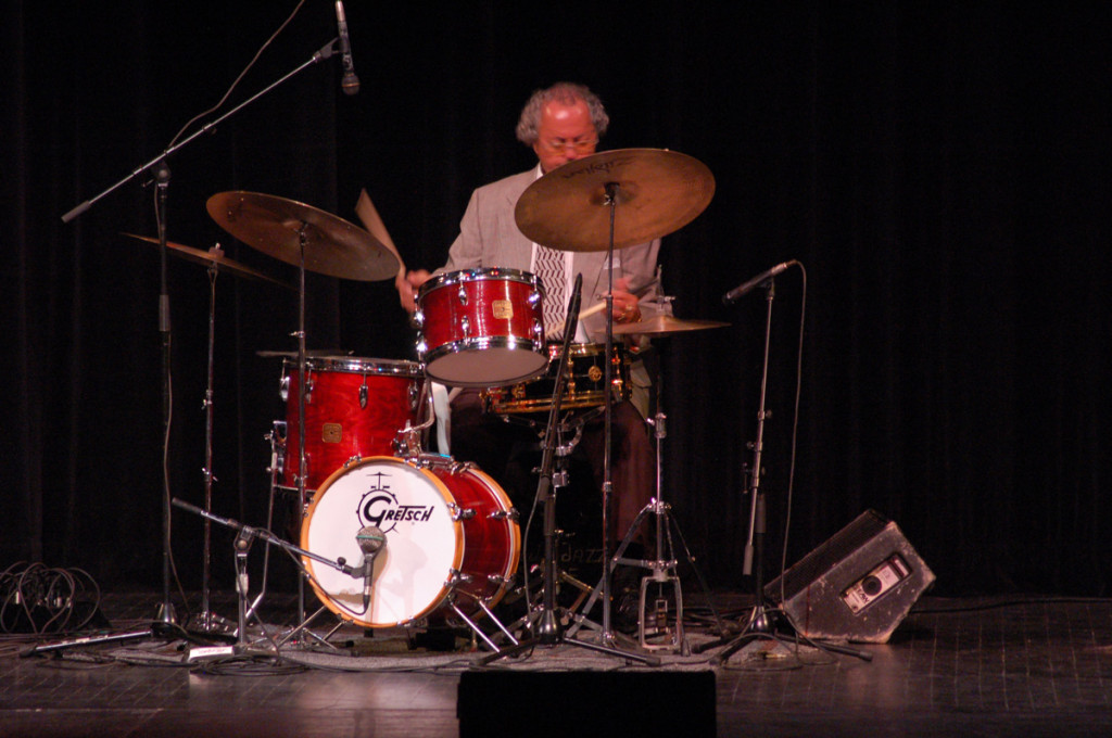 Norm Villeneuve performs with Oliver Jones