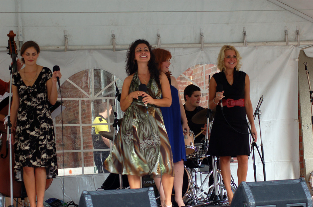 The Young Divas appeared with the Bill King Trio