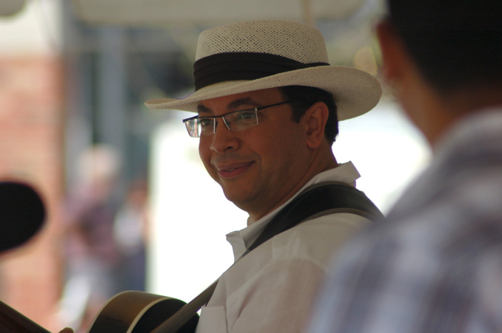 Luis Ochoa performs